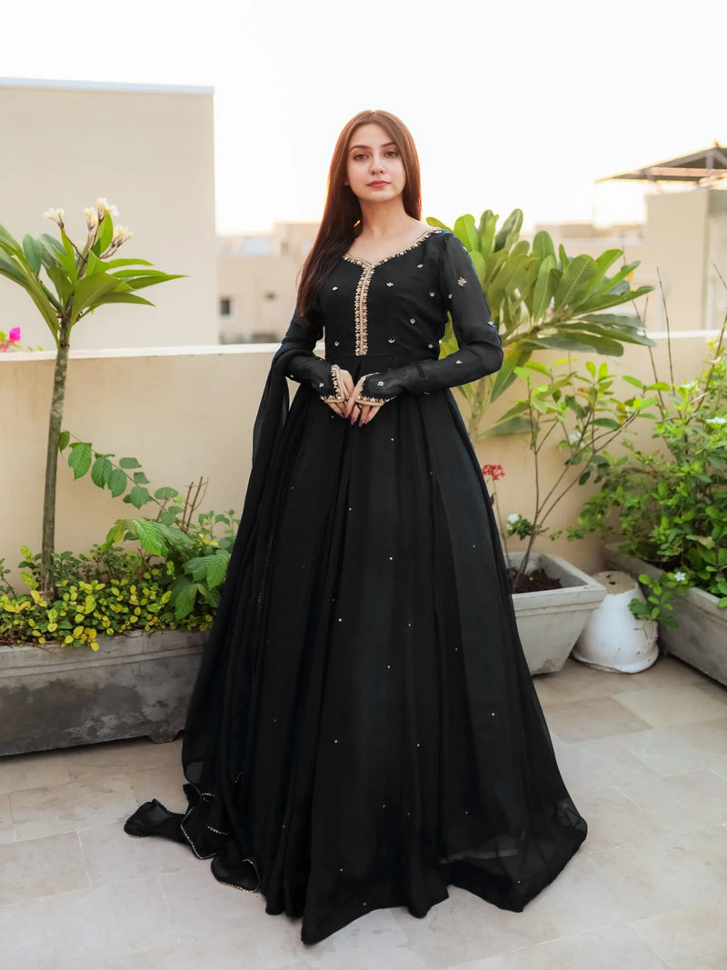 *Stylish Embroidery &Pulse Attached Maxi 3pec🥰*